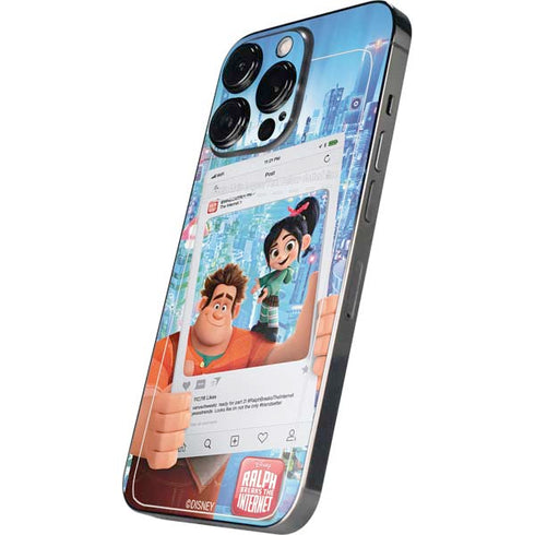 Disney Wreck-it Ralph and Vanellope Instagram Pose iPhone 14 Pro Skin